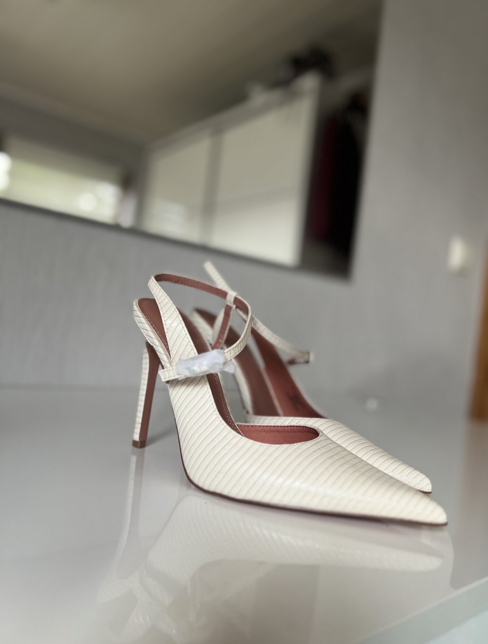 beige Pumps