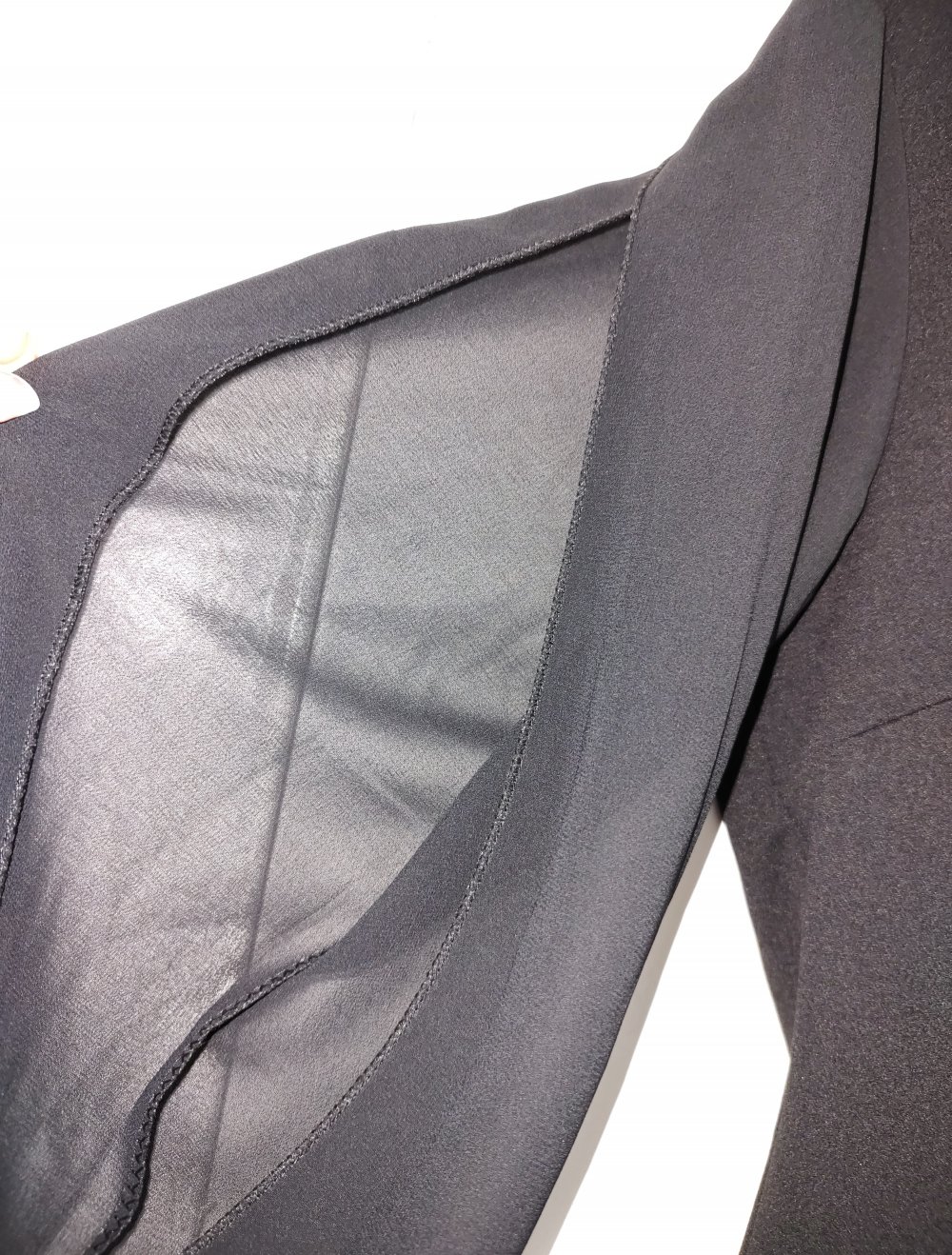 schwarzes Kleid