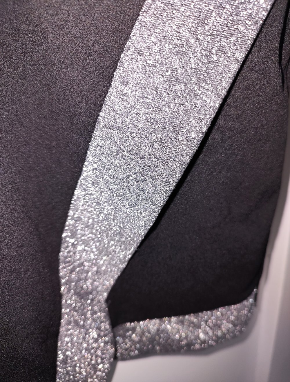 schwarzes Kleid