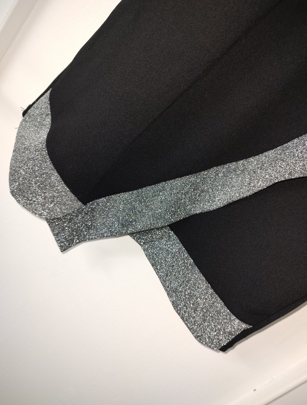 schwarzes Kleid