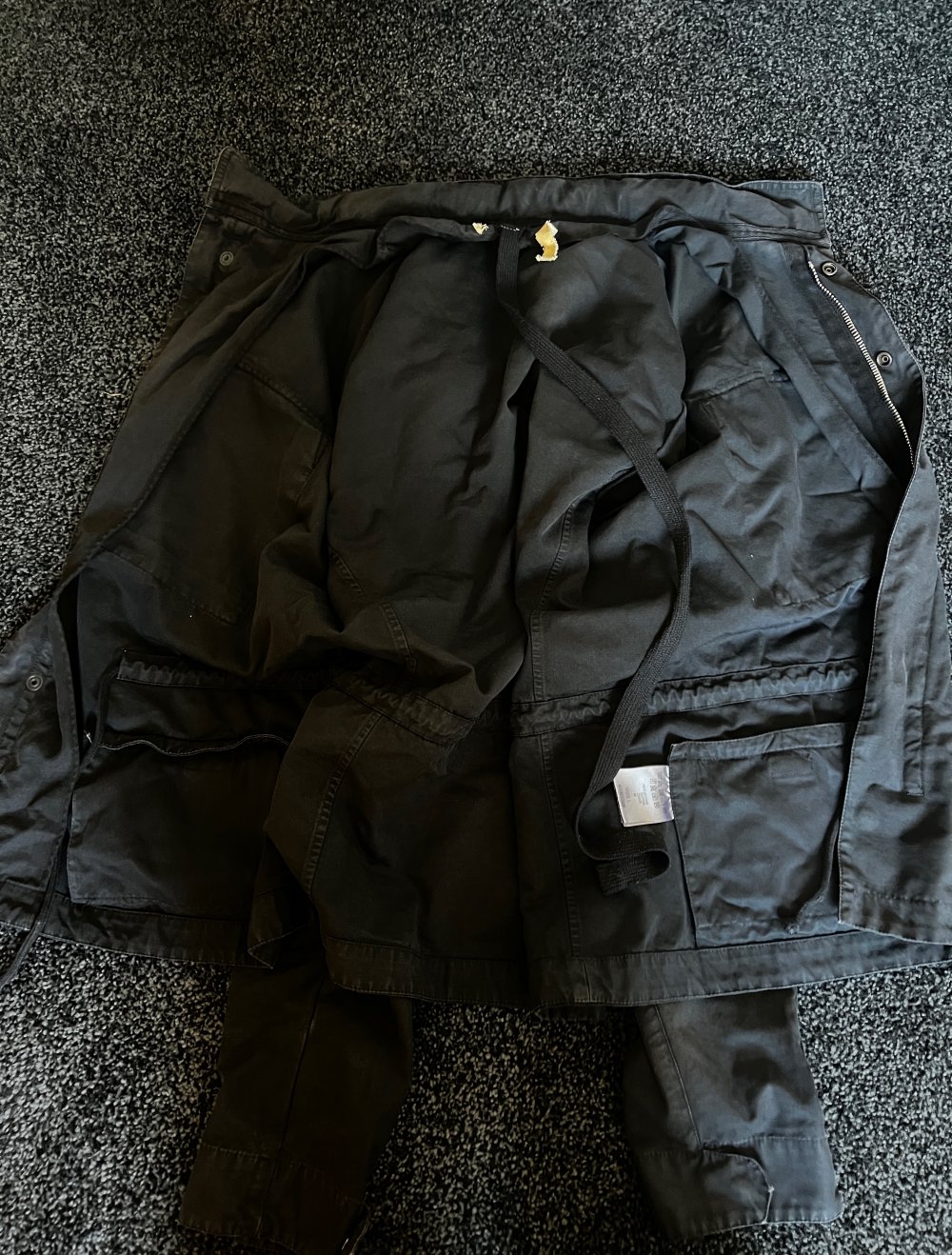 OffWhite leichte Jacke. mit Reißverschluss