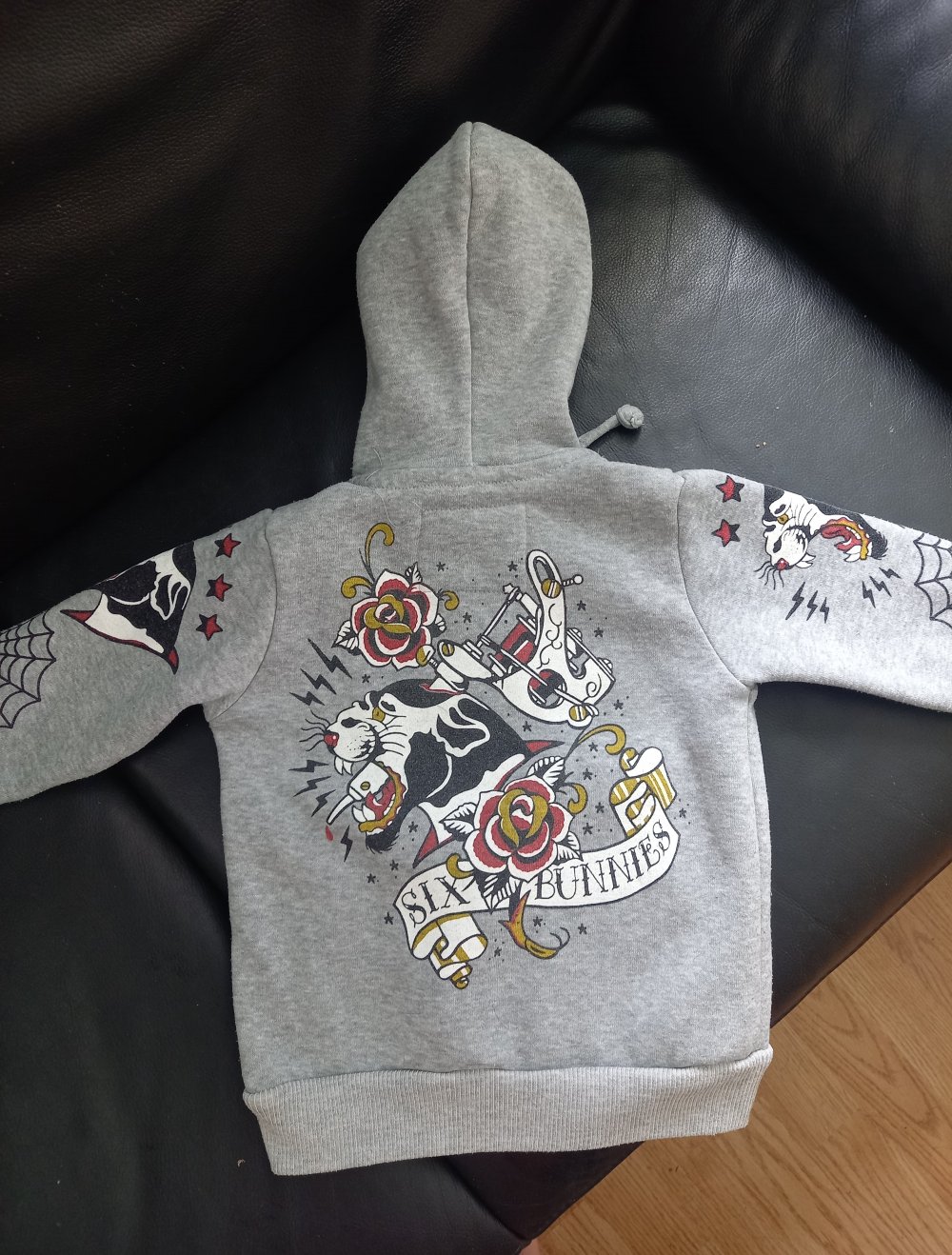 Six Bunnies Pulli