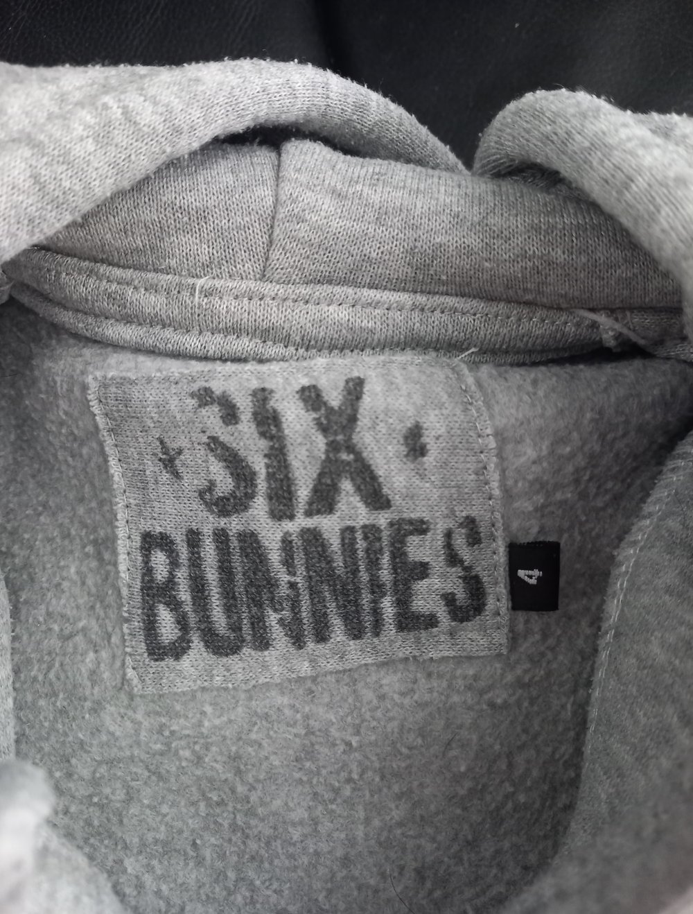 Six Bunnies Pulli