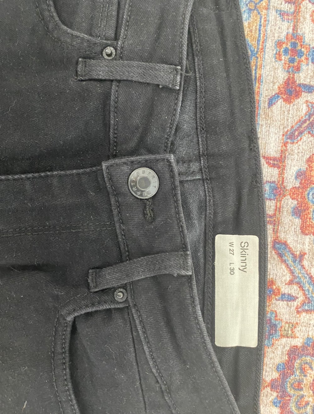 schwarze Röhrenjeans von Esprit W27/L30