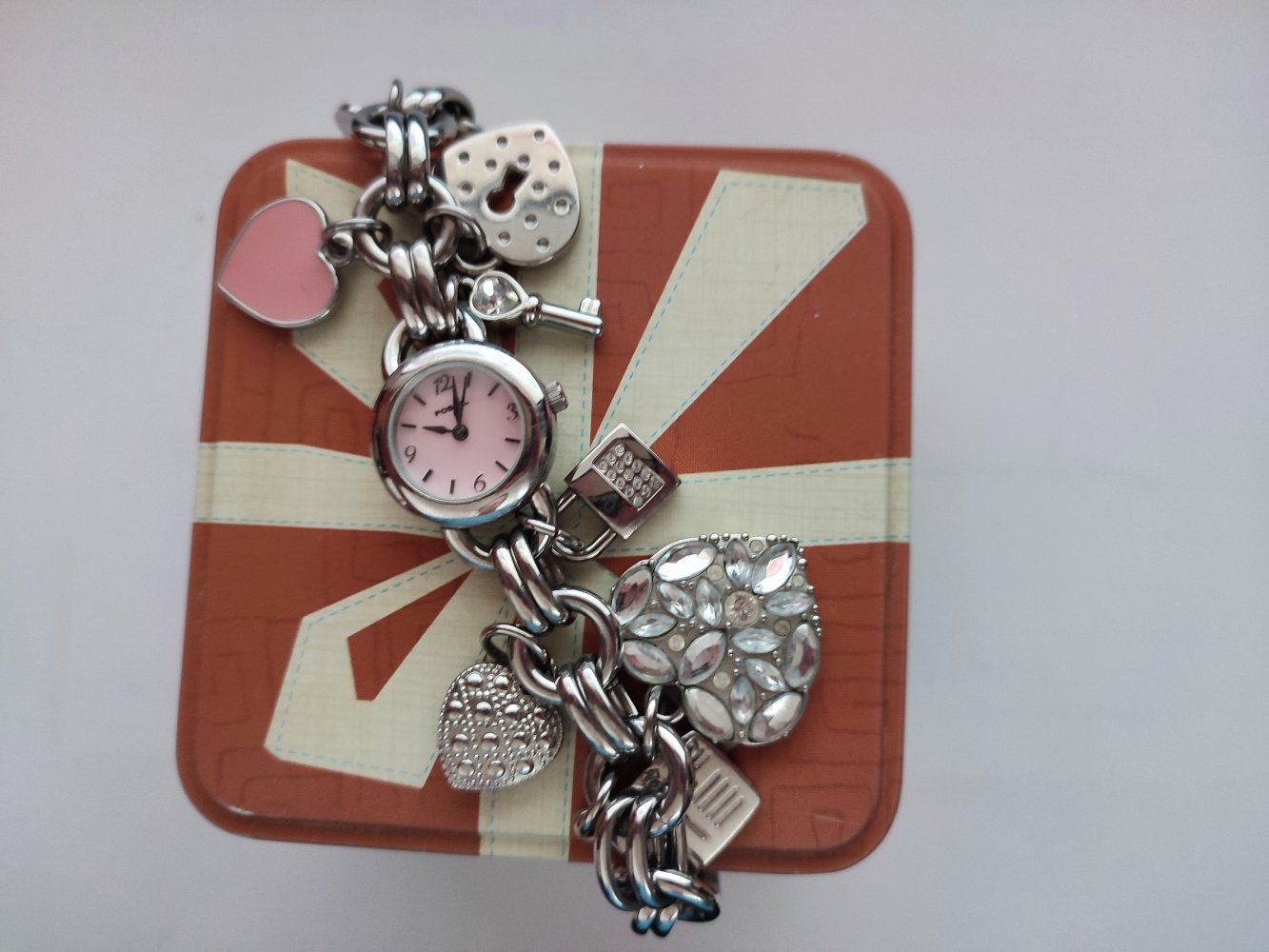 Fossil - Bettelarmband mit Uhr