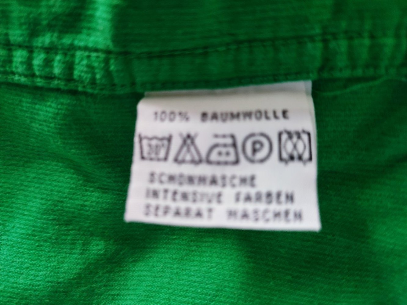 Grüne Bluse aus leichtem Cordstoff
