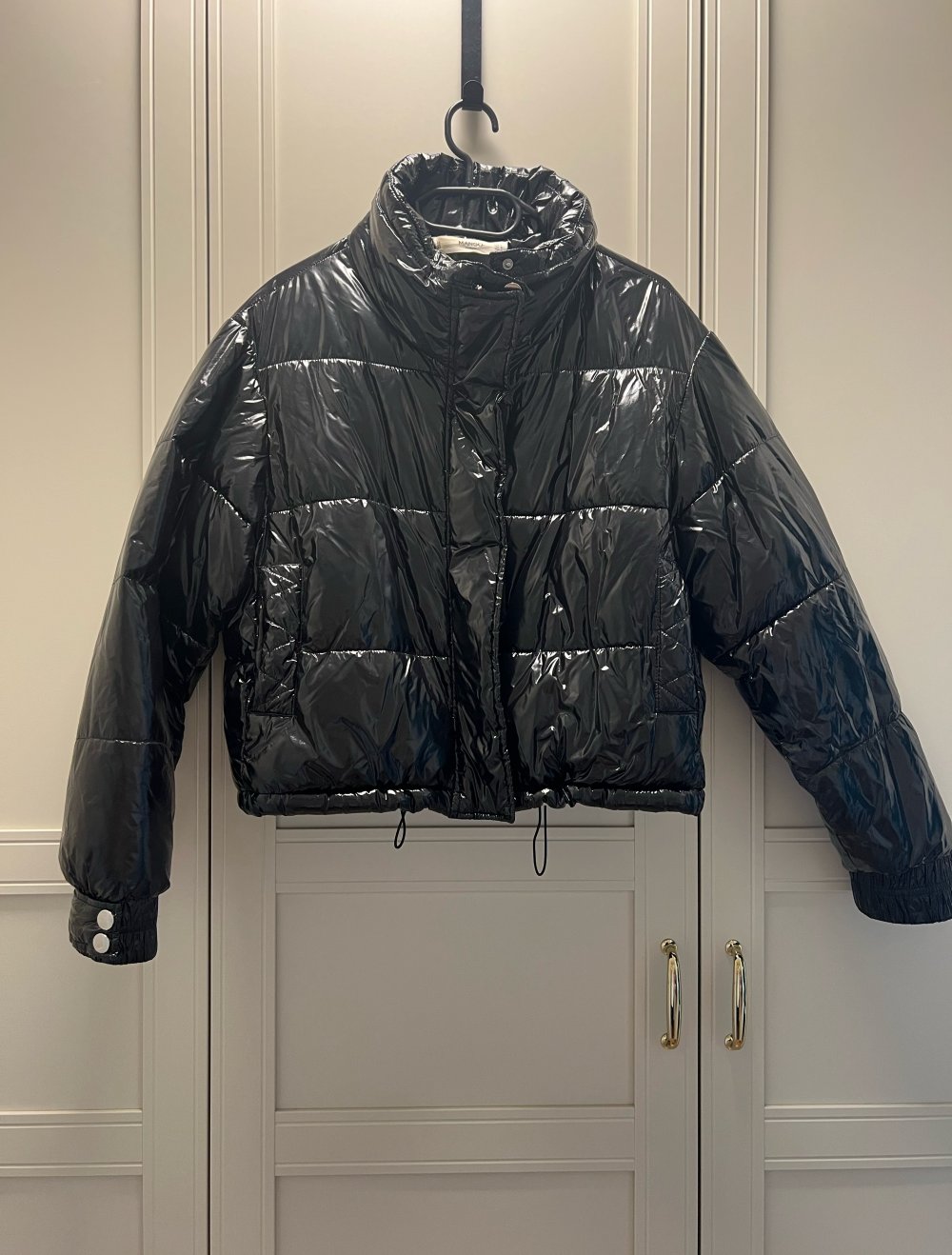 Mango Daunenjacke schwarz Lackoptik