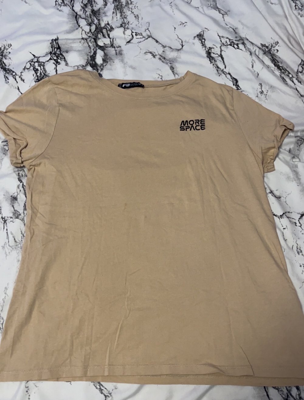 beiges tshirt