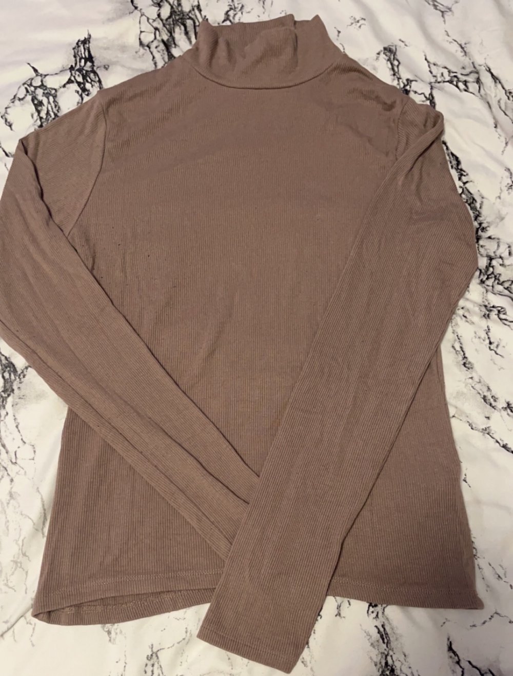 2 beige langarm oberteile mit stehkragen