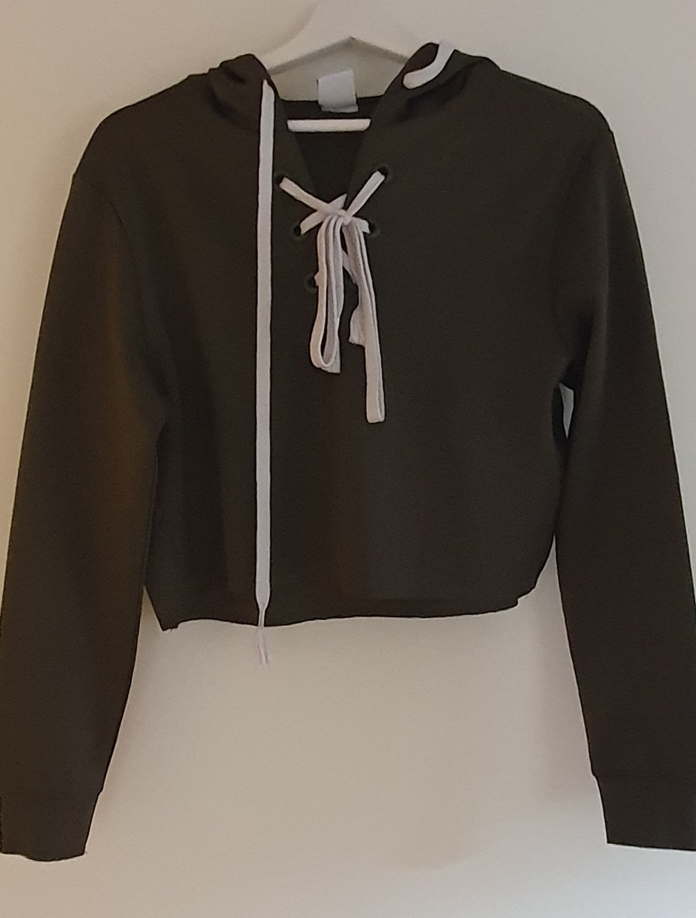 Kurzer Hoodie in grün