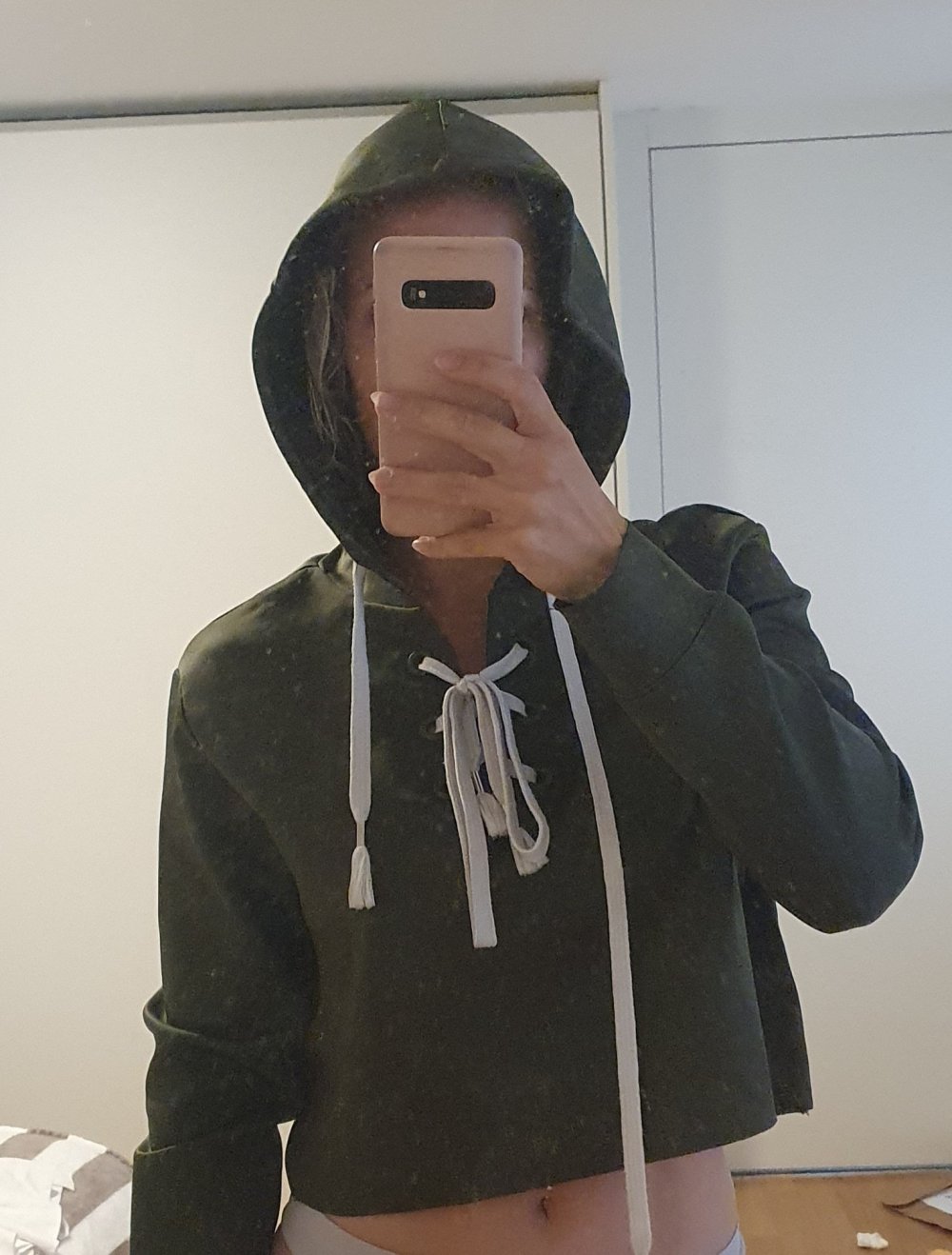 Kurzer Hoodie in grün