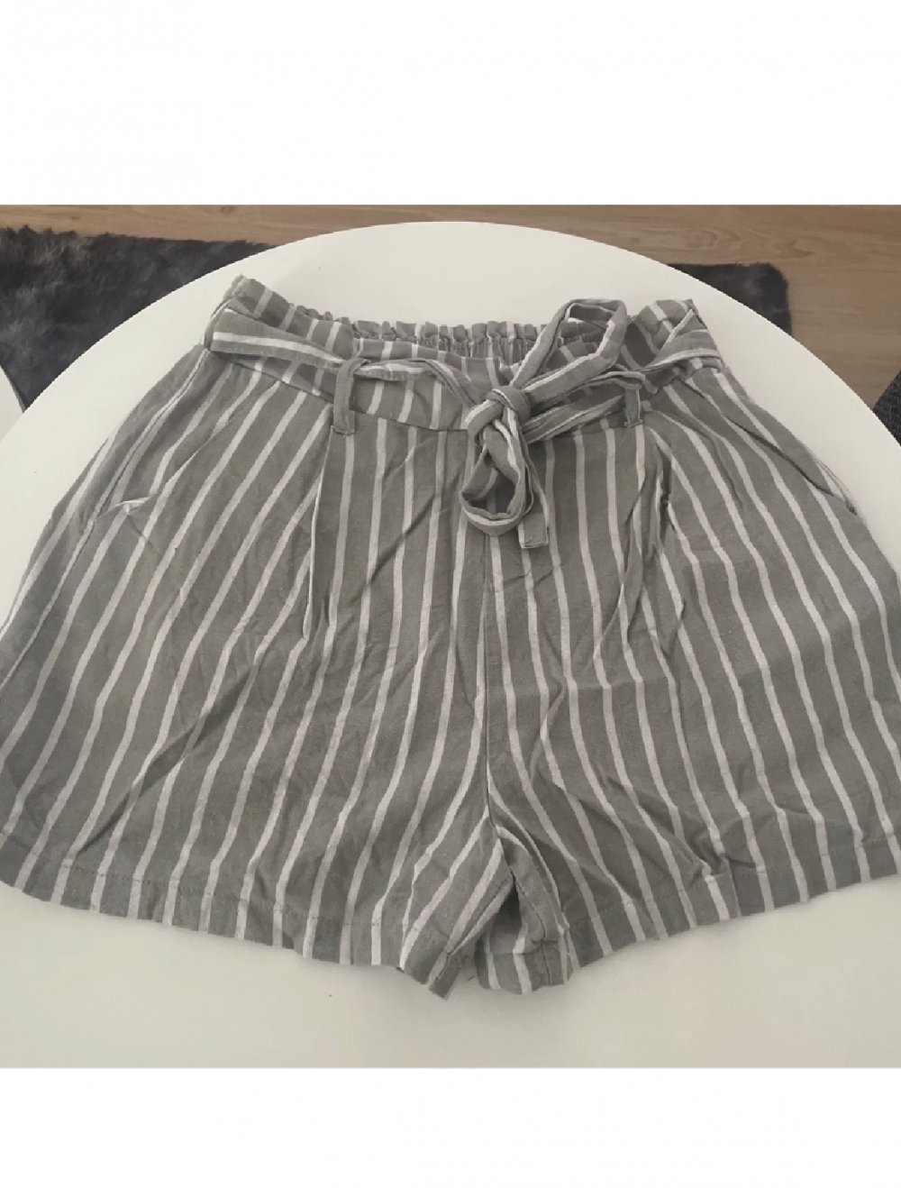 kurze Stoffhose