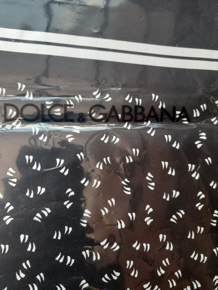 Dolce & Gabbana, Schöner Seidenschal, 100% Seide