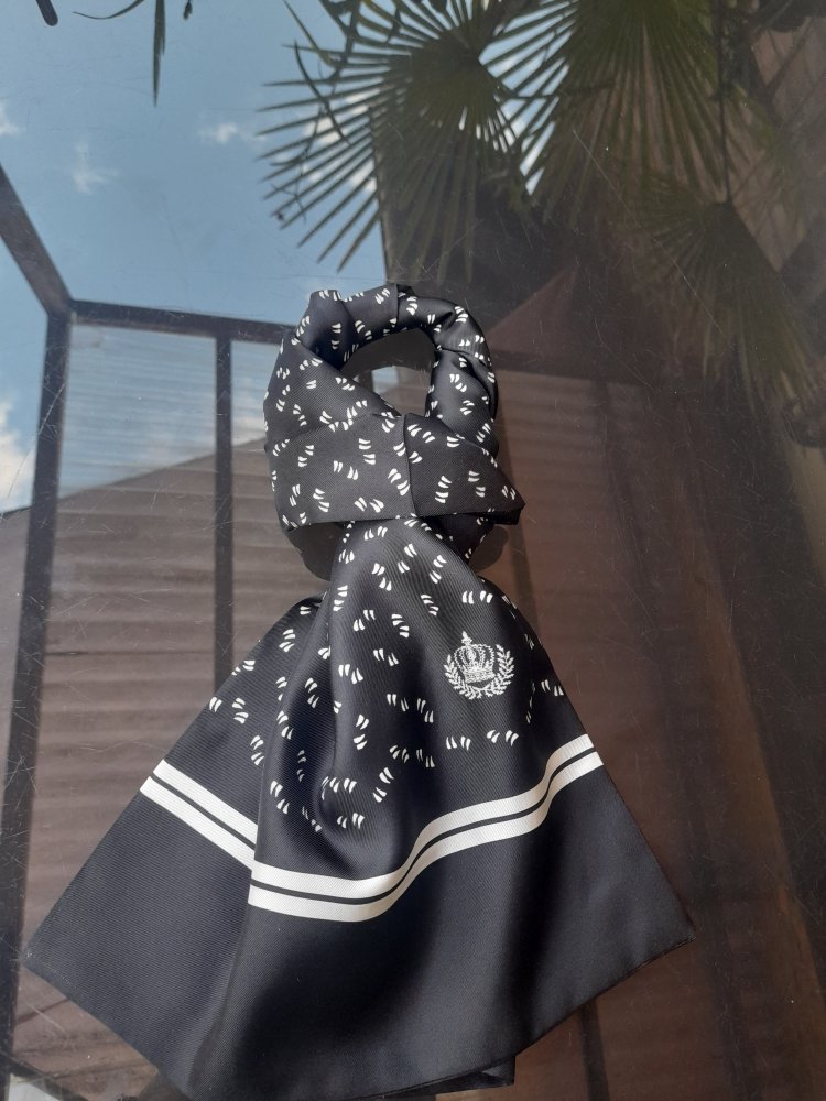 Dolce & Gabbana, Schöner Seidenschal, 100% Seide