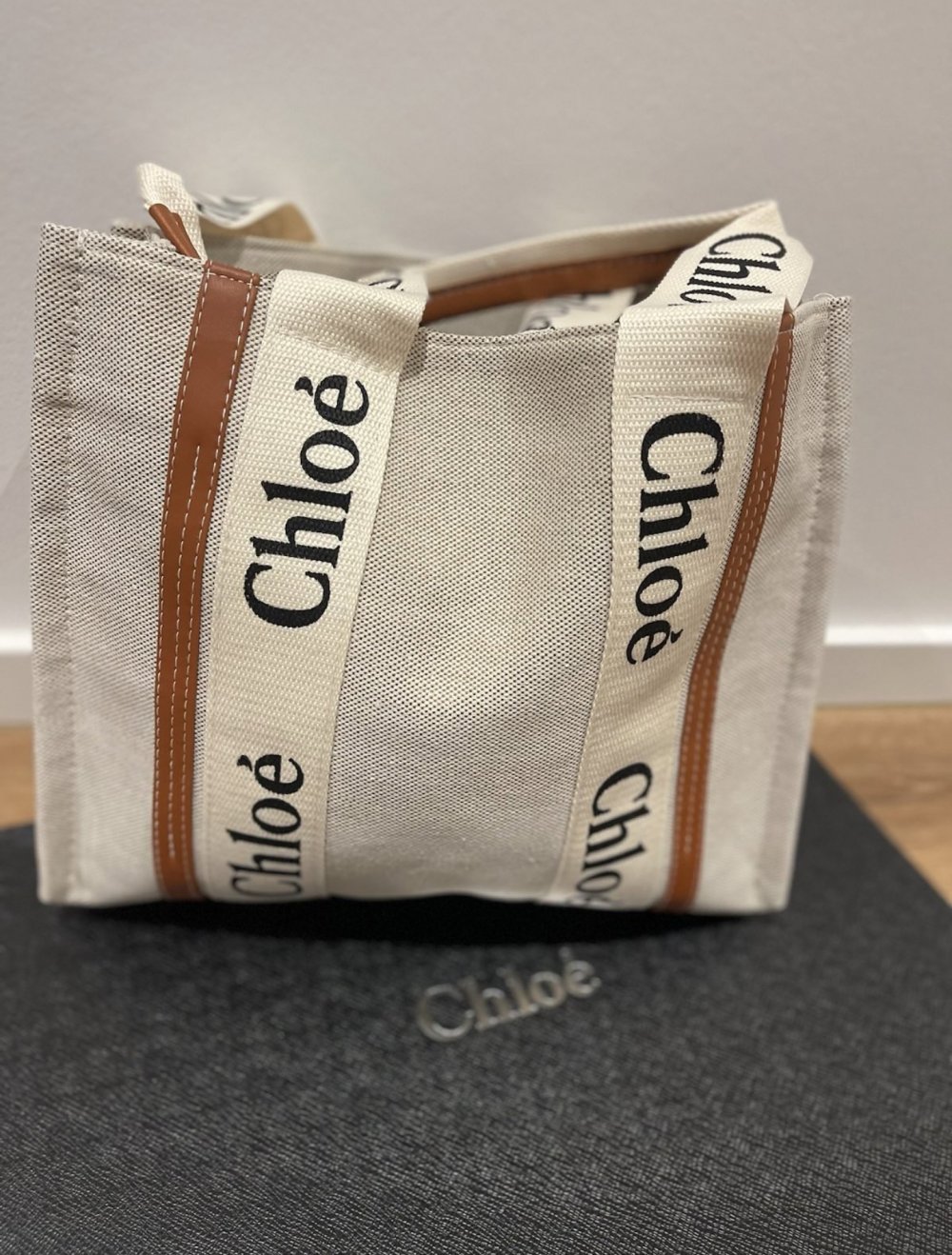 Chloe Handtasche und Chloe Sporttasche in Schwarz und Braun - Perfekte Begleiter für den Alltag!