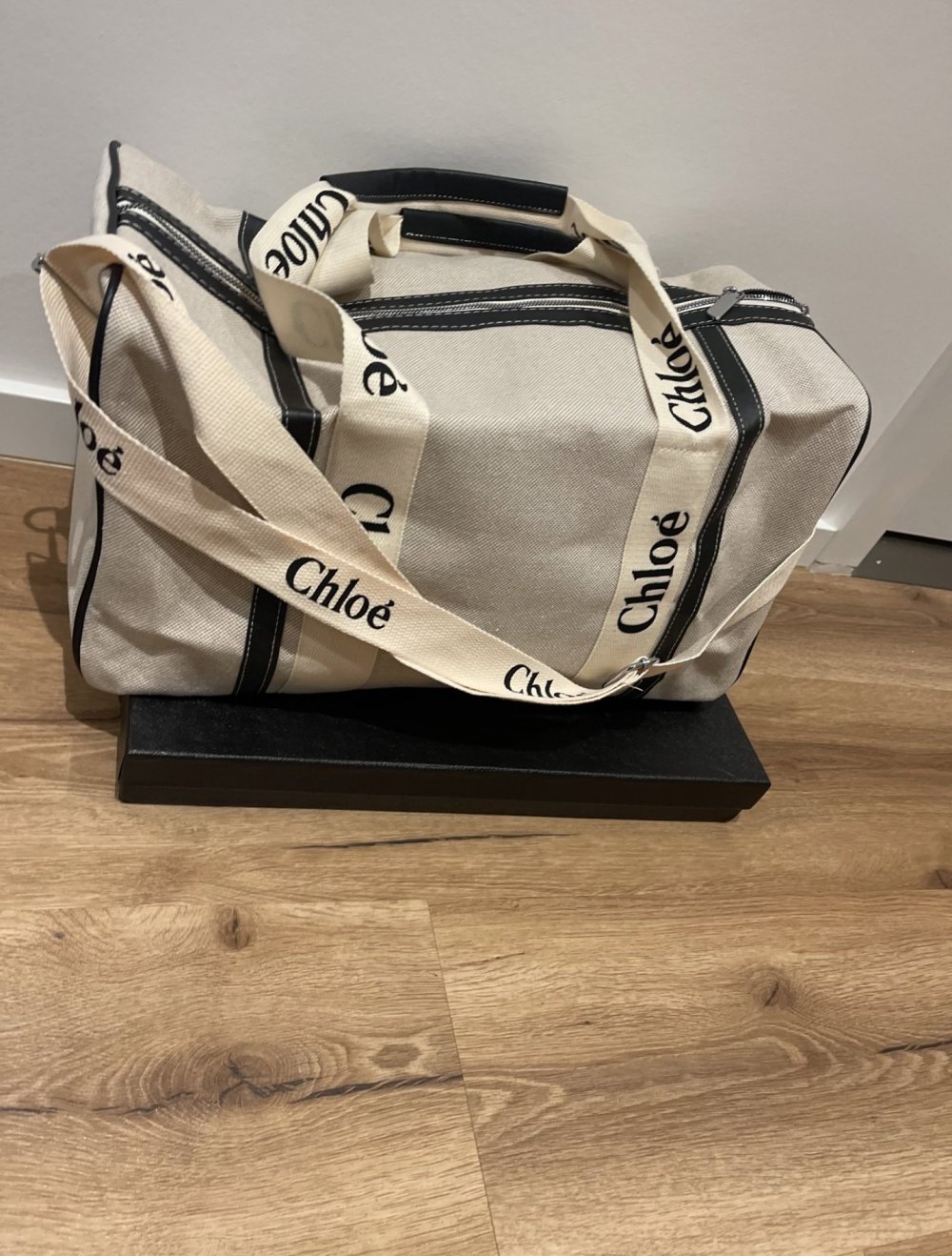 Chloe Handtasche und Chloe Sporttasche in Schwarz und Braun - Perfekte Begleiter für den Alltag!