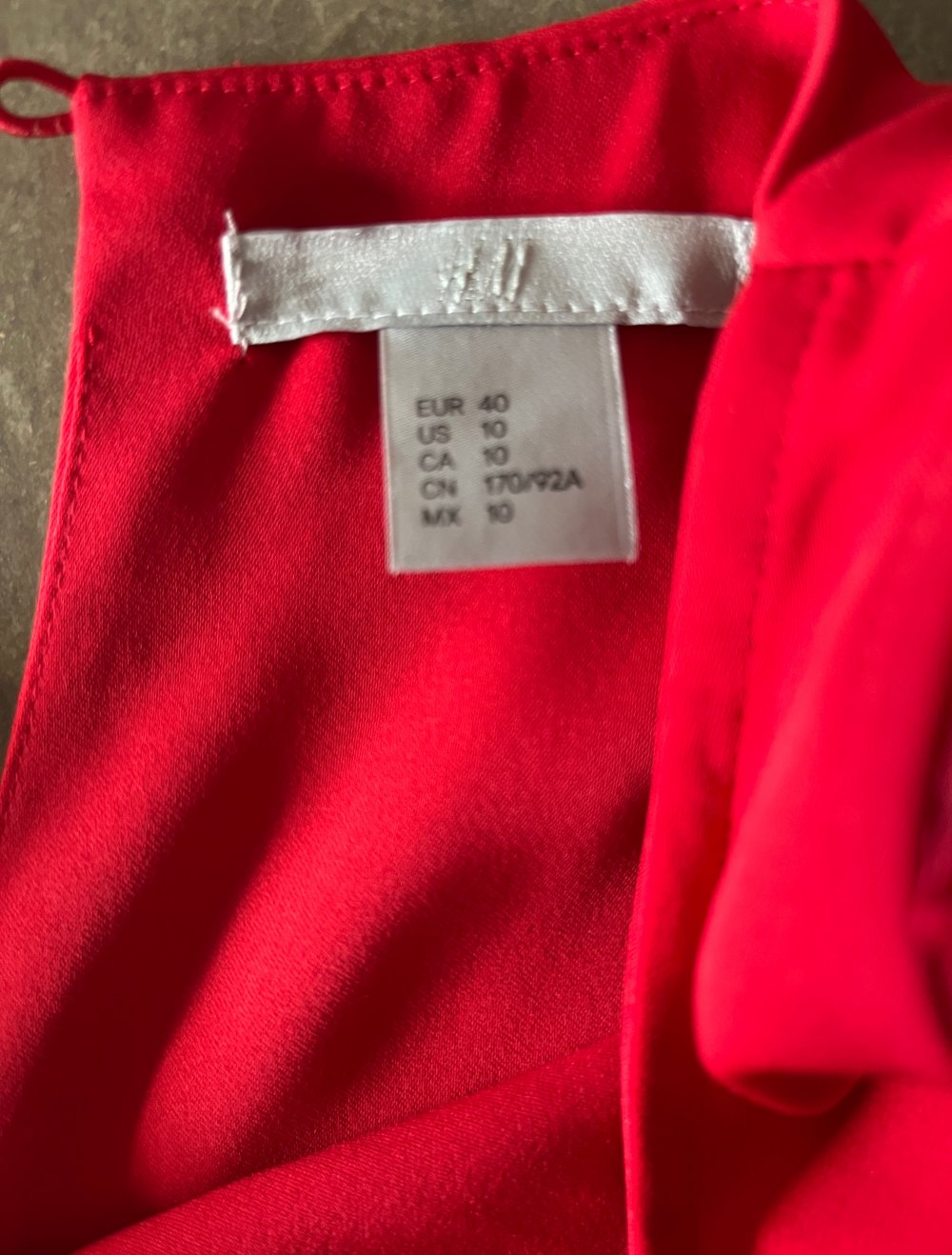 Rotes Seide Kleid