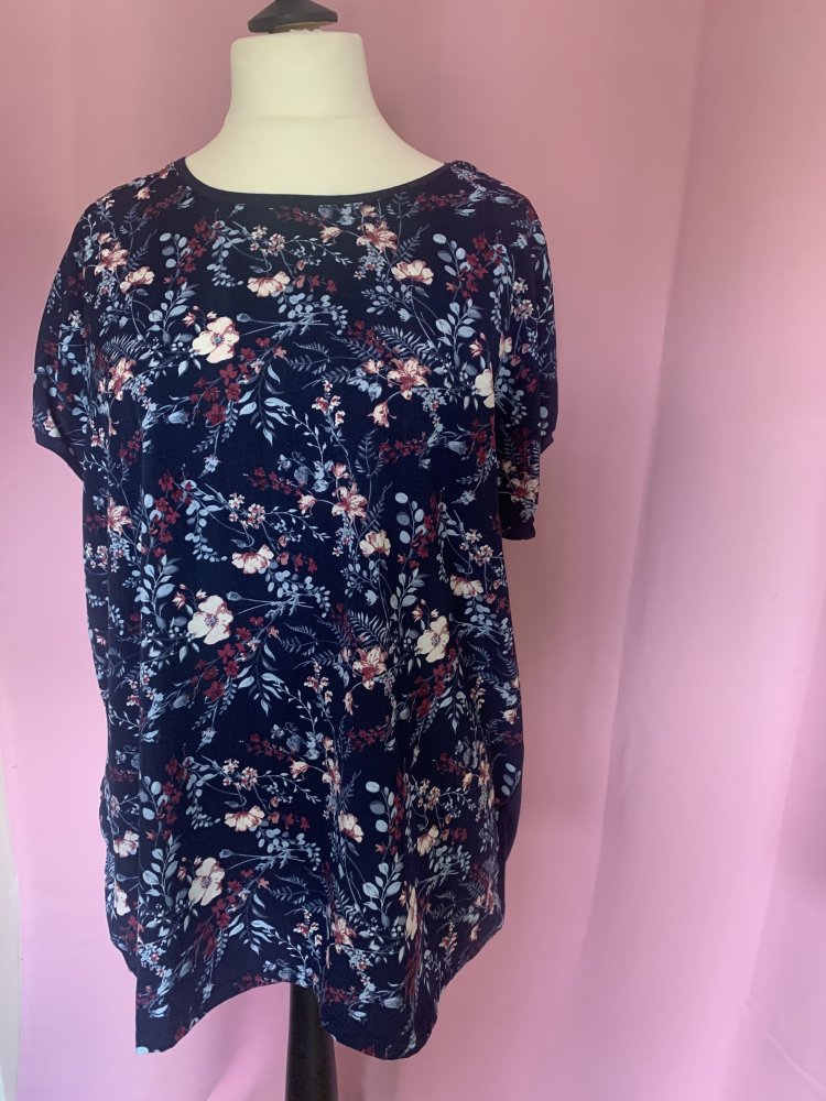 TShirt mit Blumen, Größe 46 