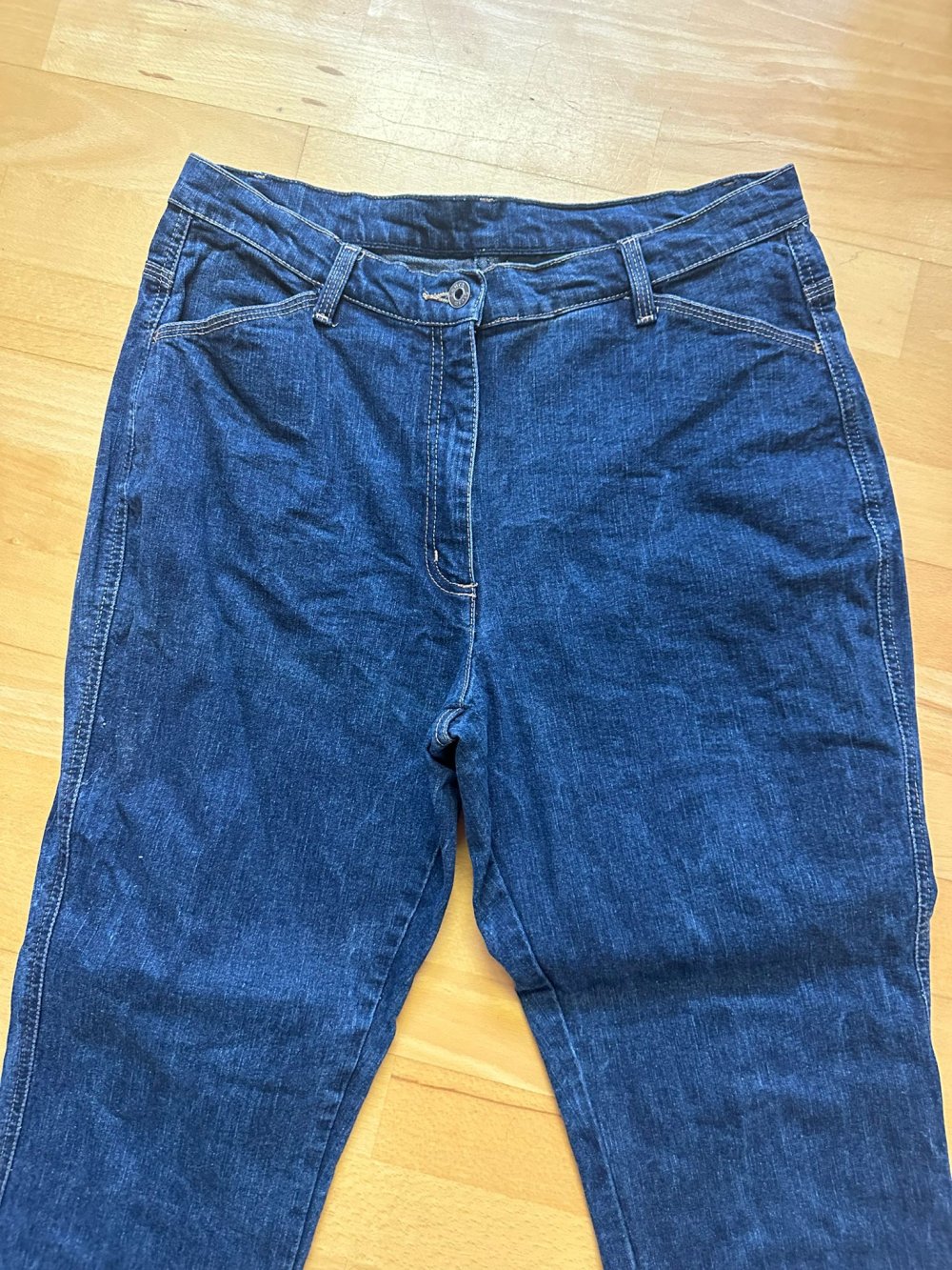 Dunkelblaue Jeans, Größe 44, Laura Stein