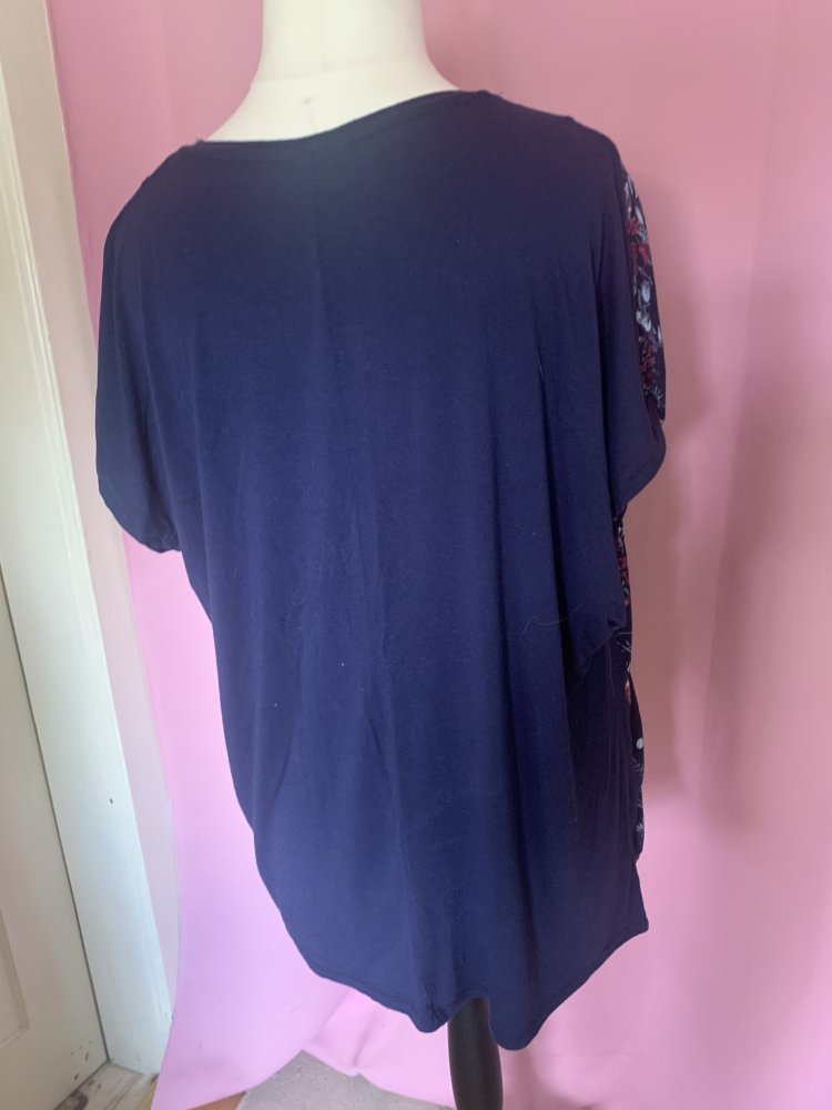 TShirt mit Blumen, Größe 46 