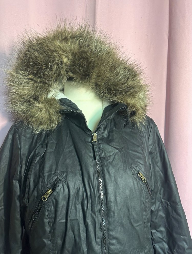 Schwarze Winterjacke Bonprix, Größe 42