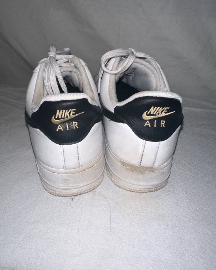 Nike Air Force 1 Schwarz/Weiß, Größe 40,5