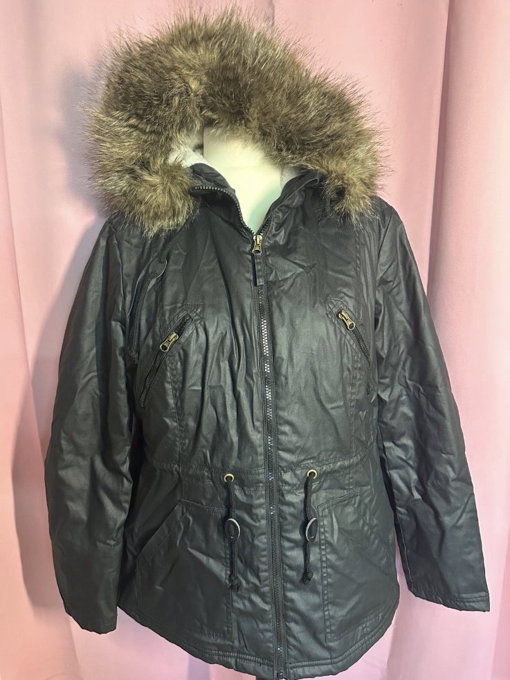 Schwarze Winterjacke Bonprix, Größe 42