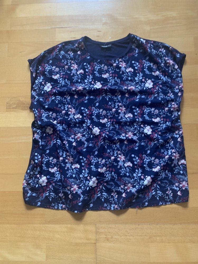 TShirt mit Blumen, Größe 46 