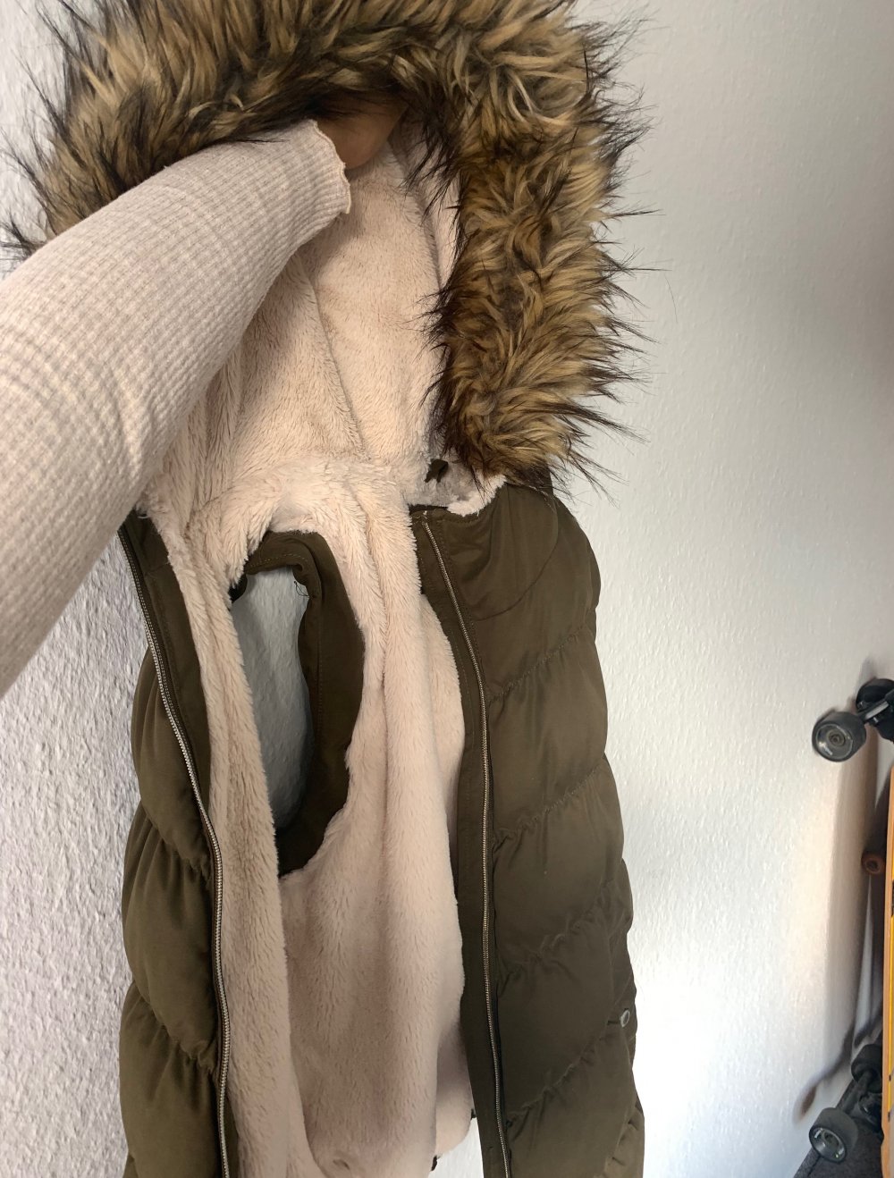 Gefütterte Weste mit Kapuze