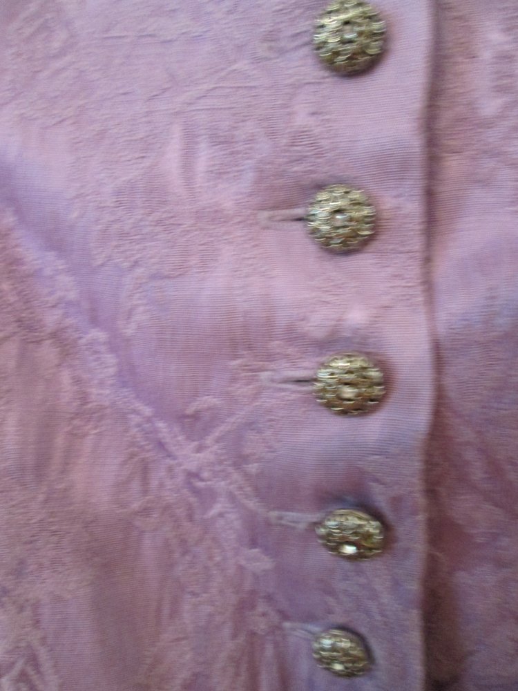 schönes Dirndl mit Schürze