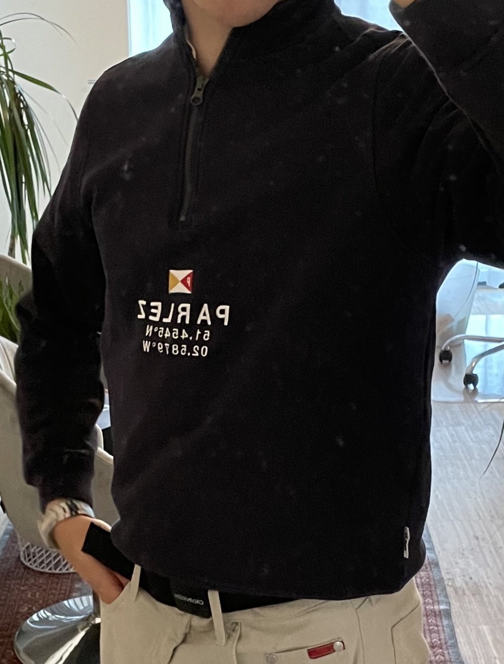 MODERNER DUNKELBLAUER ZIP PULLOVER VON PARLEZ