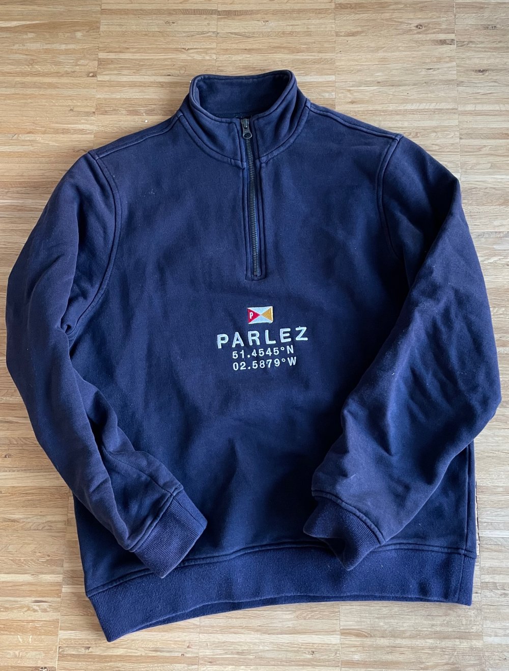 MODERNER DUNKELBLAUER ZIP PULLOVER VON PARLEZ
