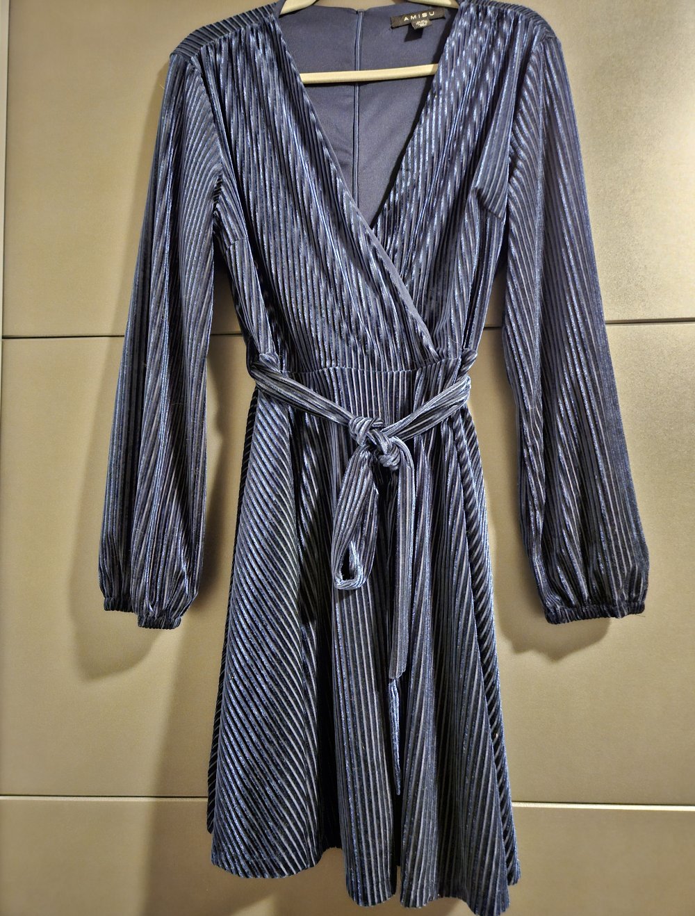 Langärmeliges Kleid, Größe 40
