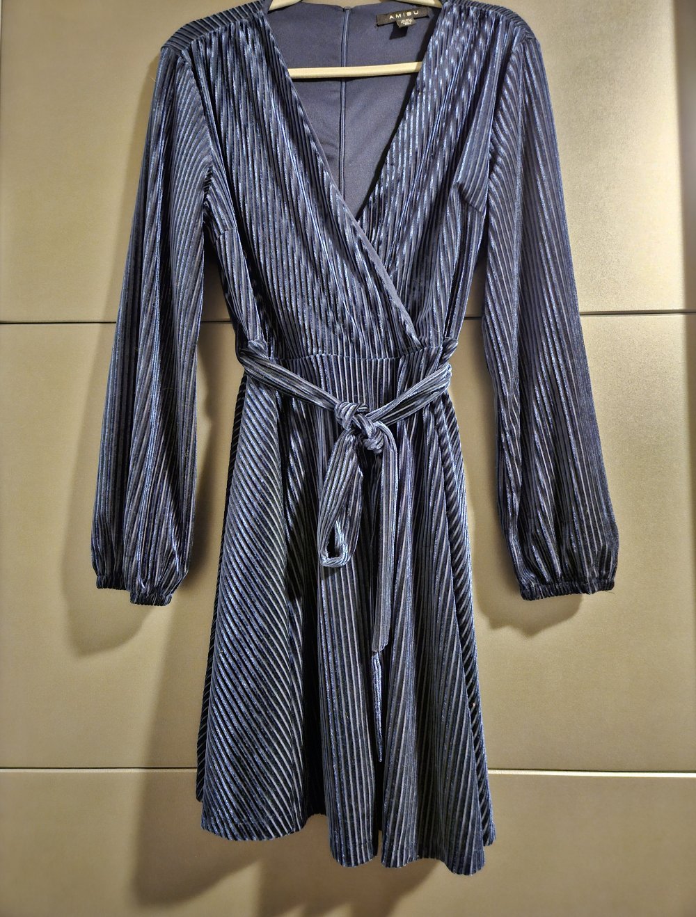 Langärmeliges Kleid, Größe 40
