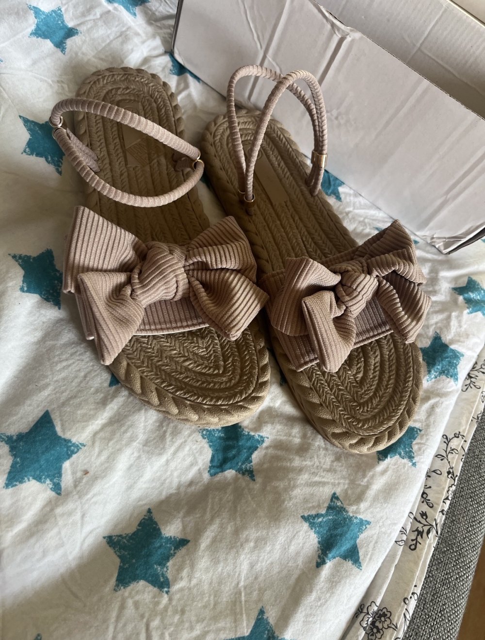 GrauViolette Sandalen