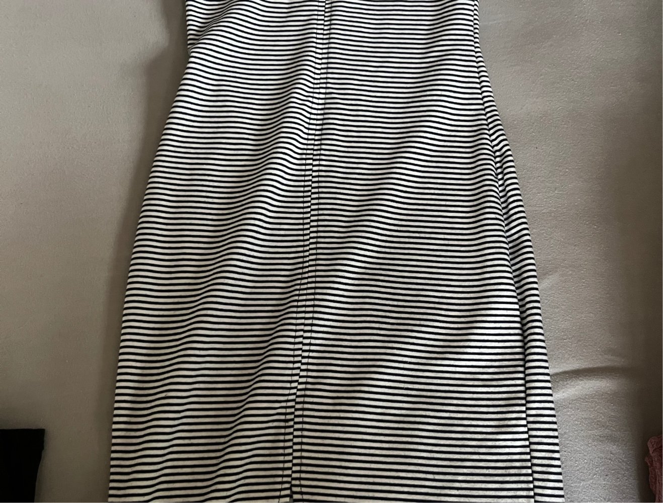 Gesteeiftes Kleid