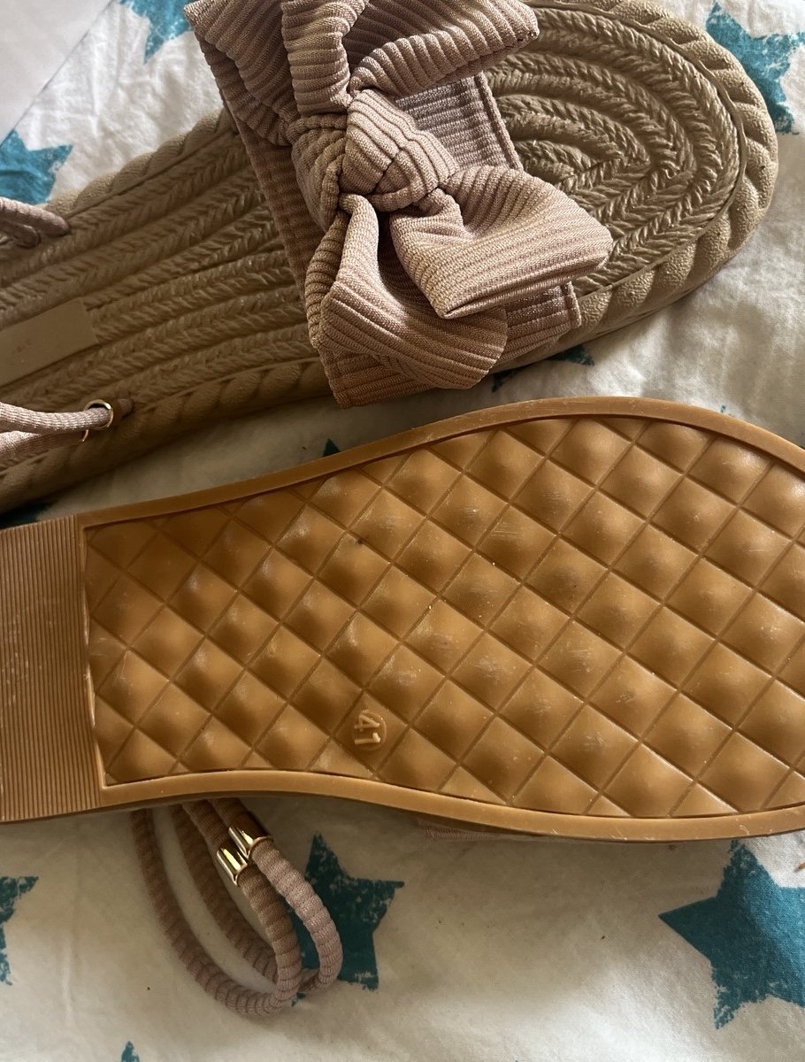 GrauViolette Sandalen