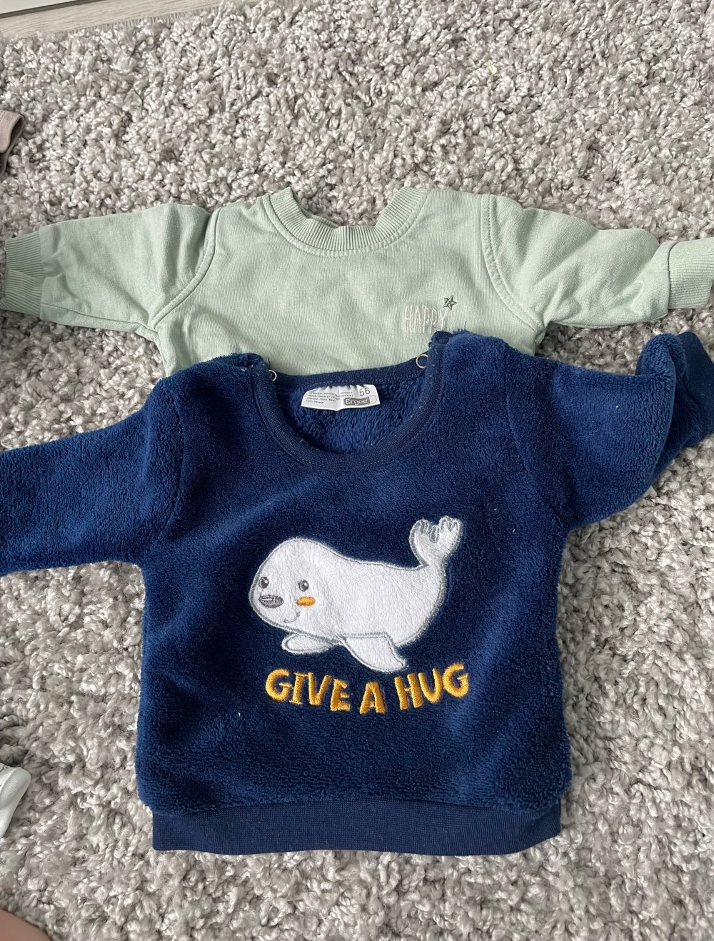 Sweatshirt