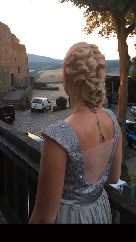 Abendkleid mit wunderschönem Rückenausschnitt