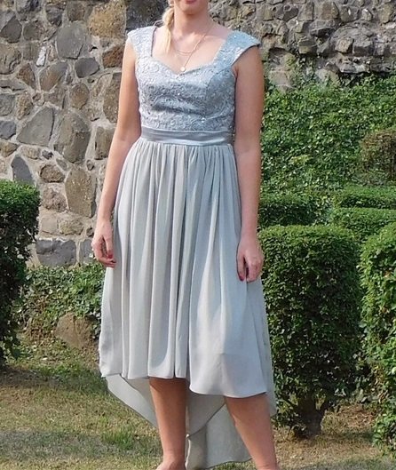 Abendkleid mit wunderschönem Rückenausschnitt