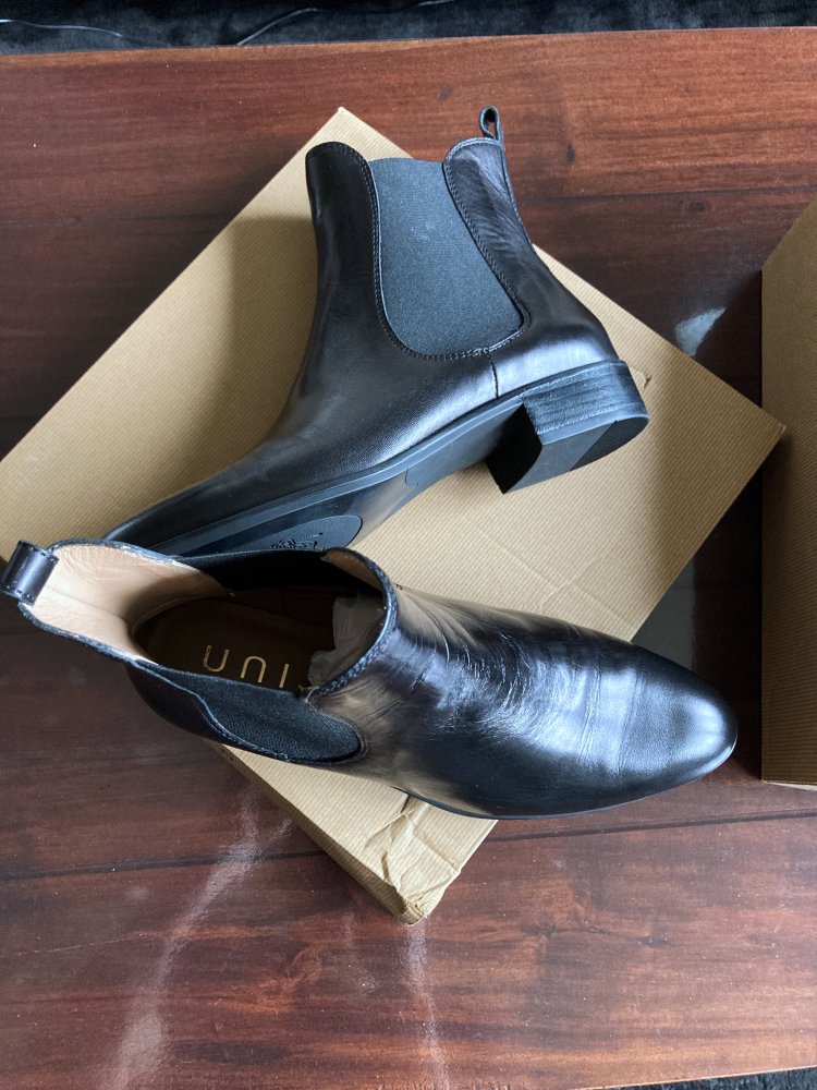 NEU! Schwarze Glattleder Stiefelette Gr. 40 UNISA BOYER Leder Chelsea Boots Echtleder