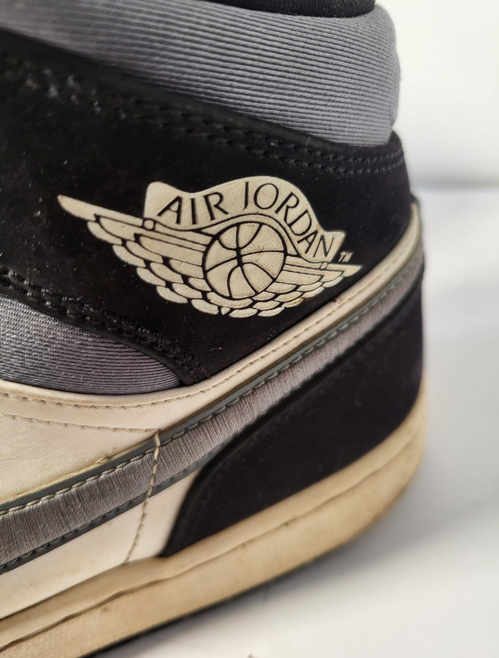 Air Jordan 1 Mid Satin Grey Toe Größe 44 Schwarz Weiß Grau guter Zustand