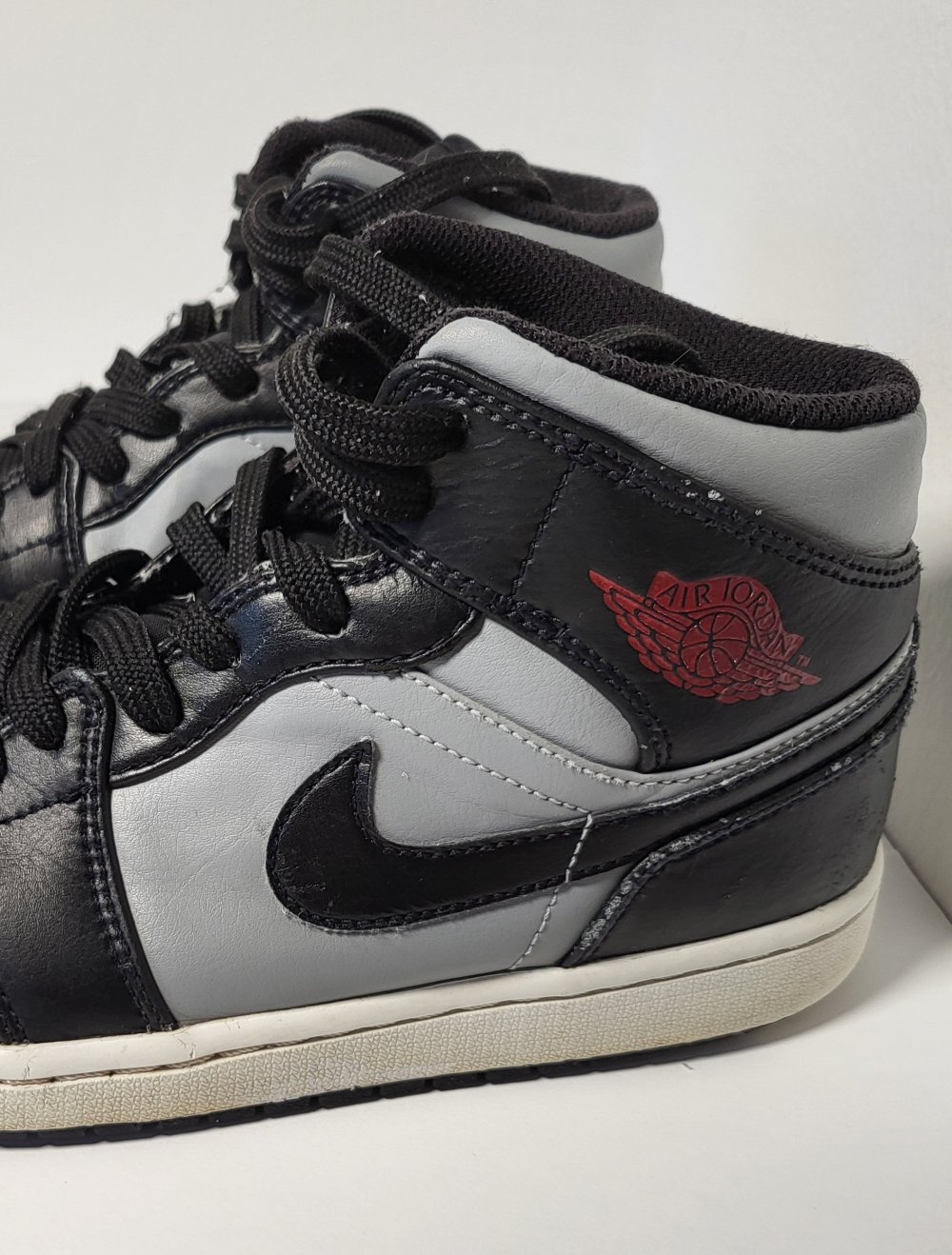 Air Jordan 1 Mid Shadow Red Größe 42 Schwarz Grau Rot sehr guter Zustand
