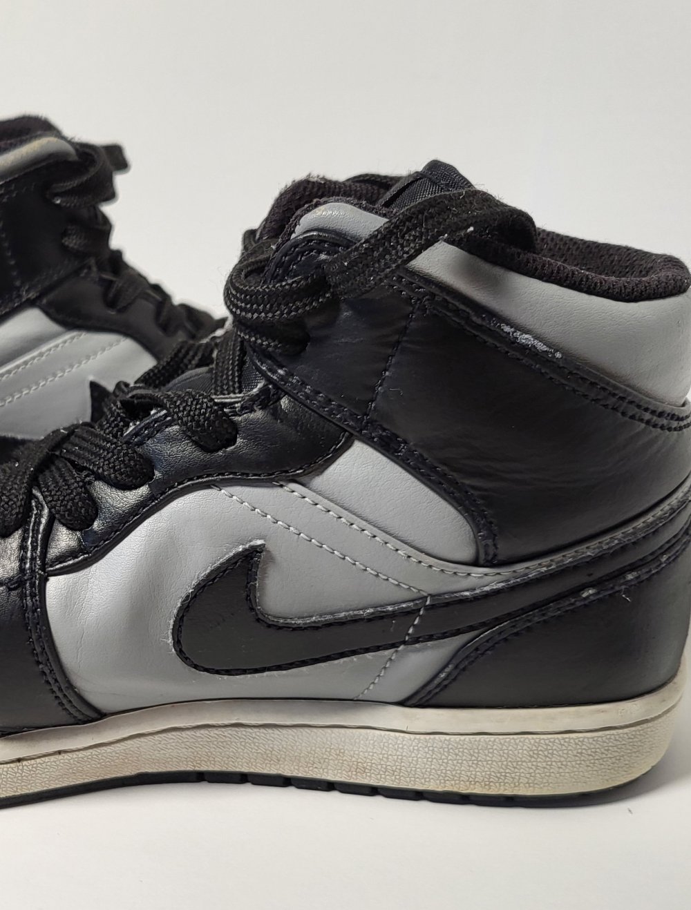 Air Jordan 1 Mid Shadow Red Größe 42 Schwarz Grau Rot sehr guter Zustand