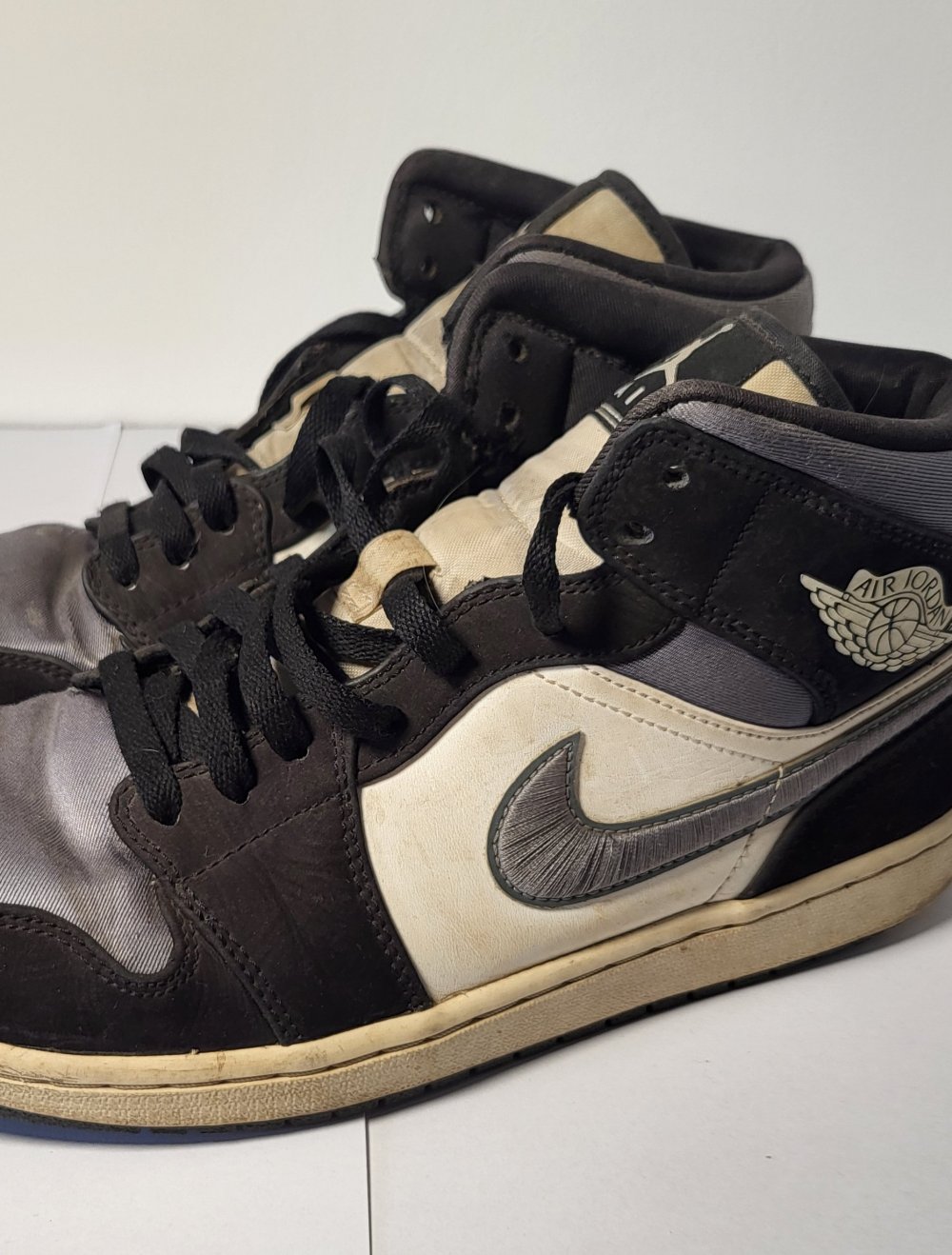 Air Jordan 1 Mid Satin Grey Toe Größe 44 Schwarz Weiß Grau guter Zustand