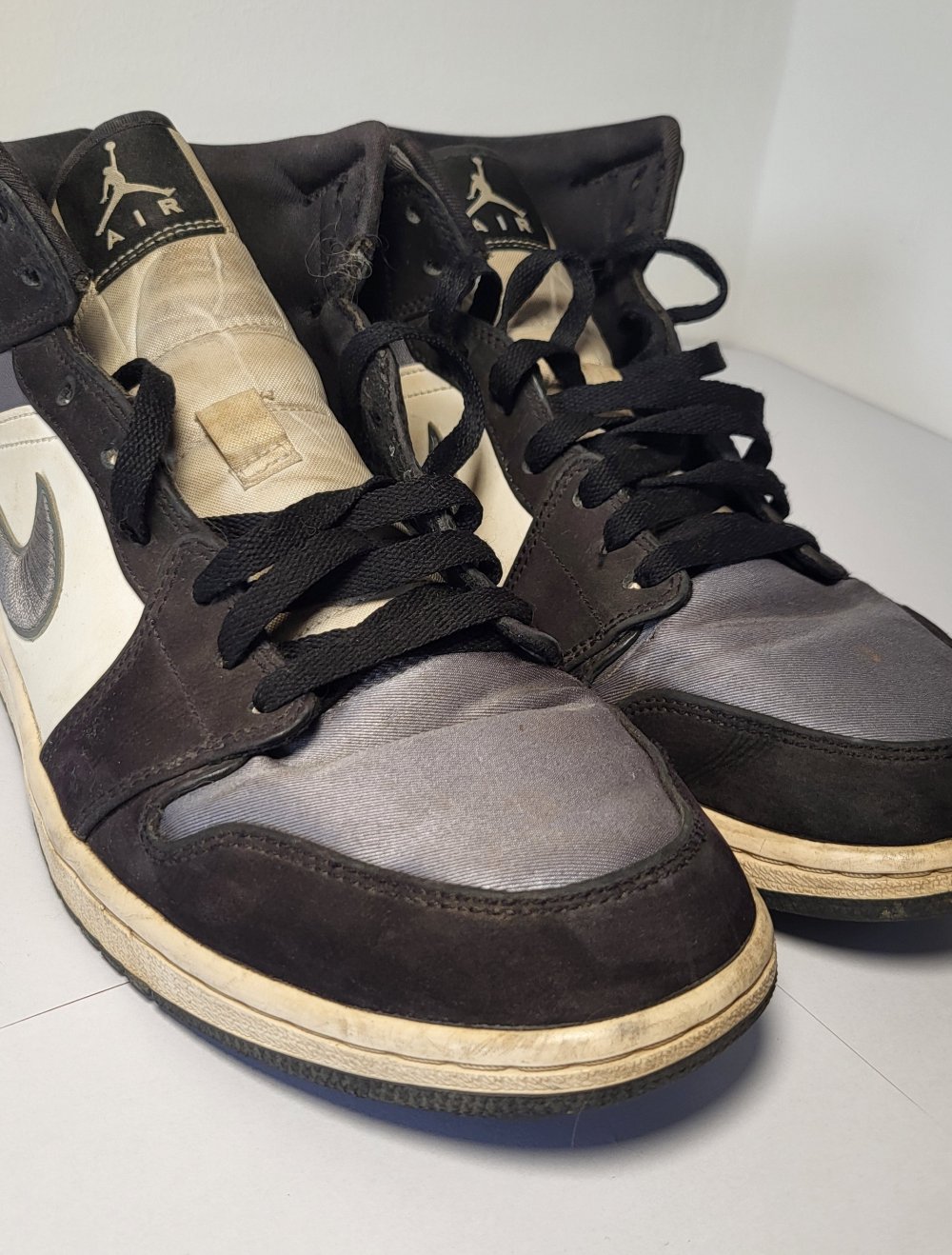 Air Jordan 1 Mid Satin Grey Toe Größe 44 Schwarz Weiß Grau guter Zustand