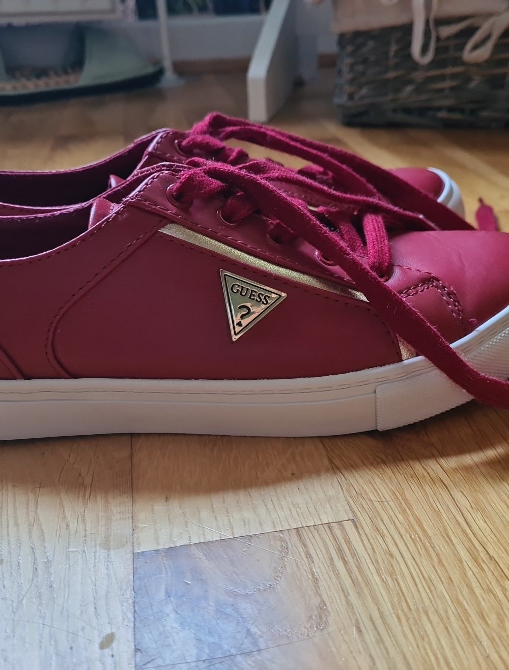 Guess Freizeitsneakers Gr. 38