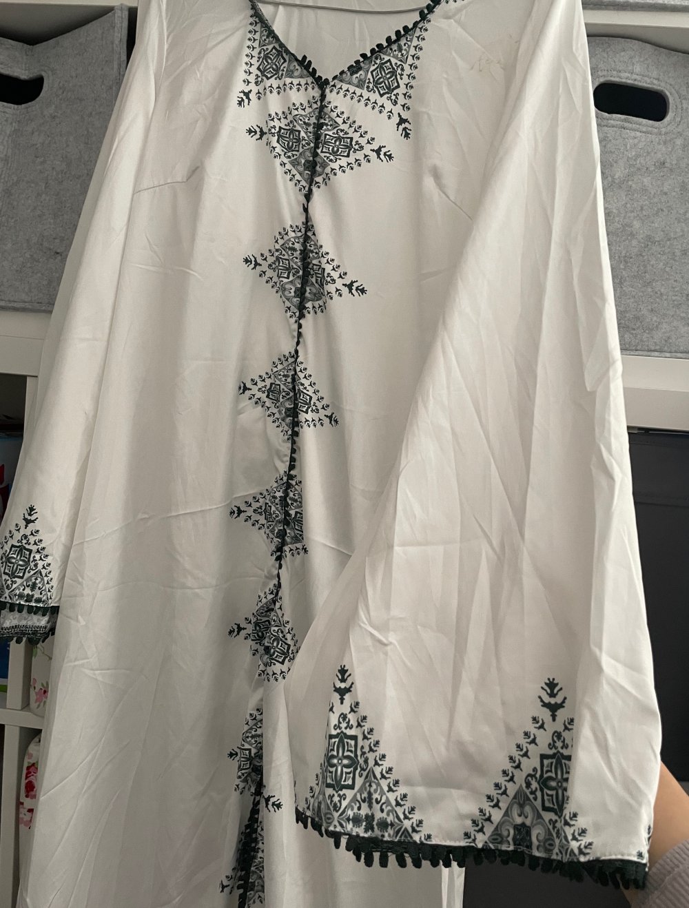 neue Abaya in Weiß