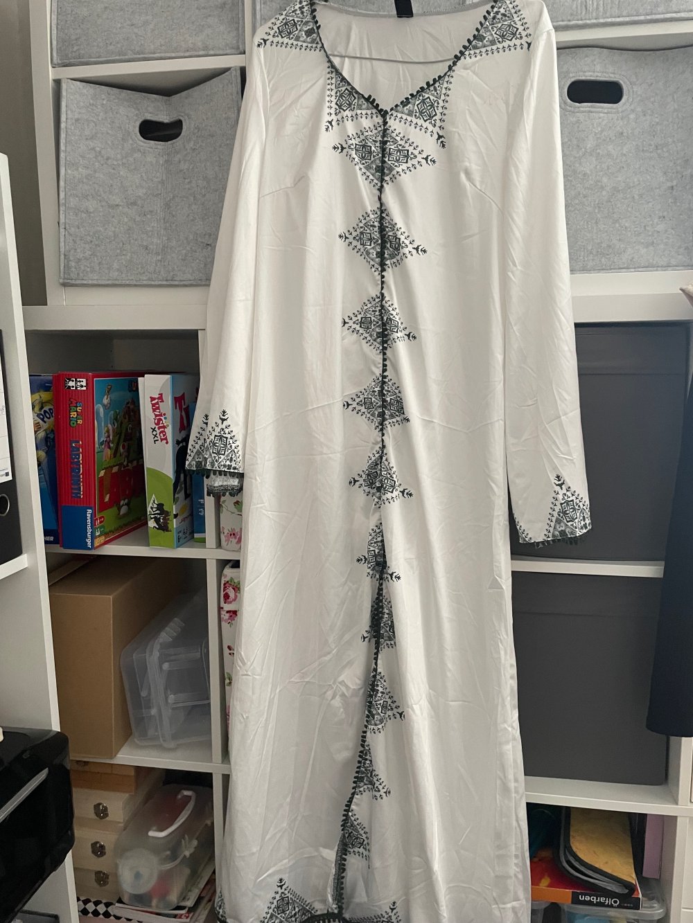neue Abaya in Weiß