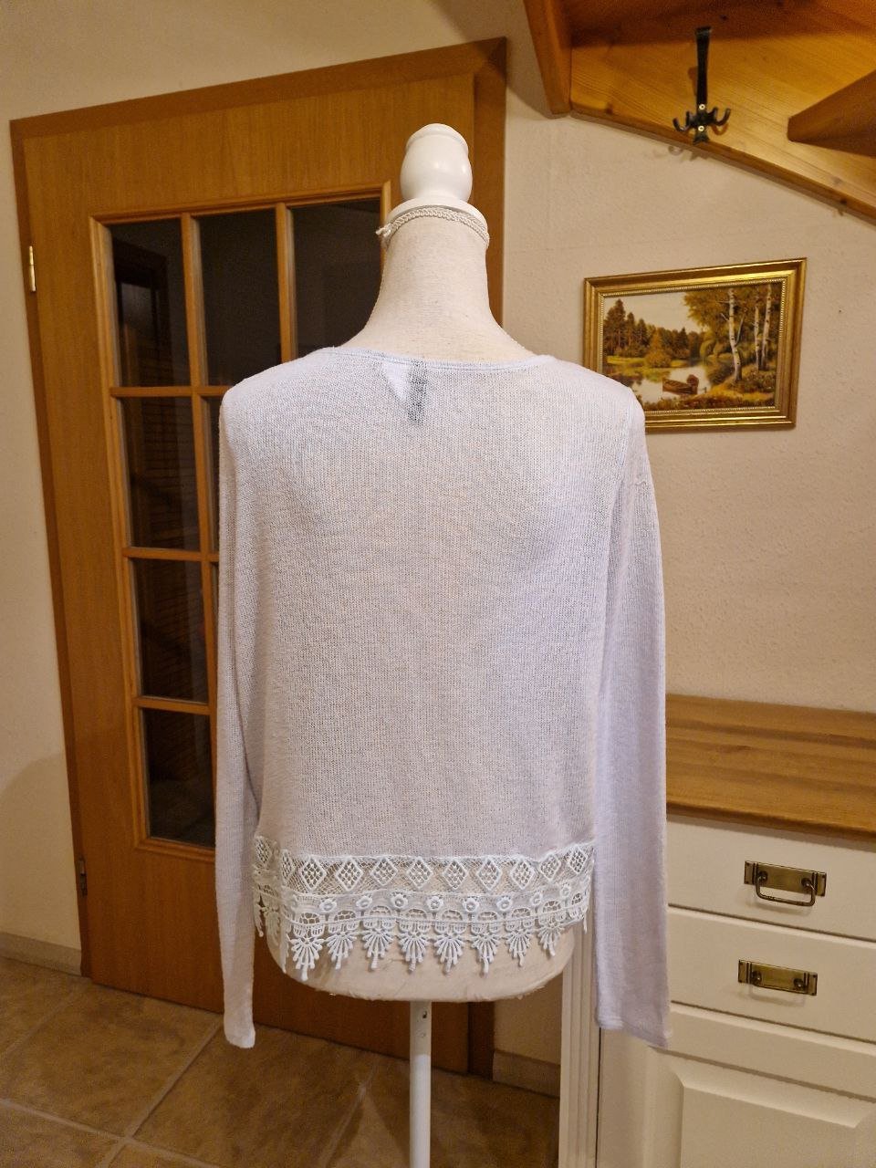 Divided. Schöner Pullover mit Spitzeneinsätzen. Große M. 